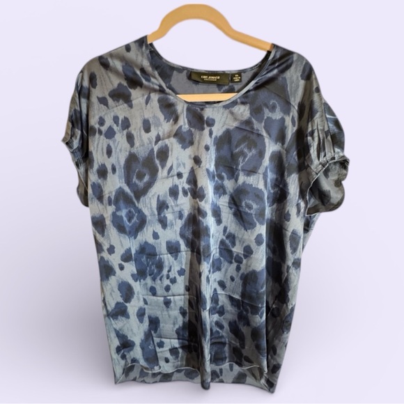 💥5 for 10💥 Blue Graphic Relaxed Cut Out Blouse Extra small - Picture 2 of 7